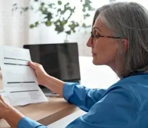 Employee looking over the notice her employer gave her in accordance with LC 2810.5.